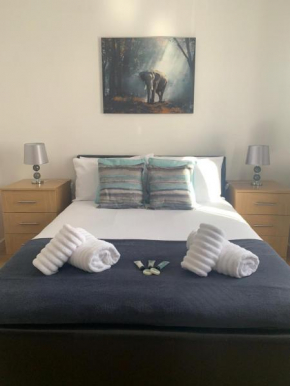 Absolute Stays in Sherwood- Nottingham Castle- Capital FM Arena Nottingham- Contractors-Free WIFI- Free Parking- Long and Short Stays- Families-East Midlands Airport-Trent Bridge-Actors-Aria Court- Ma